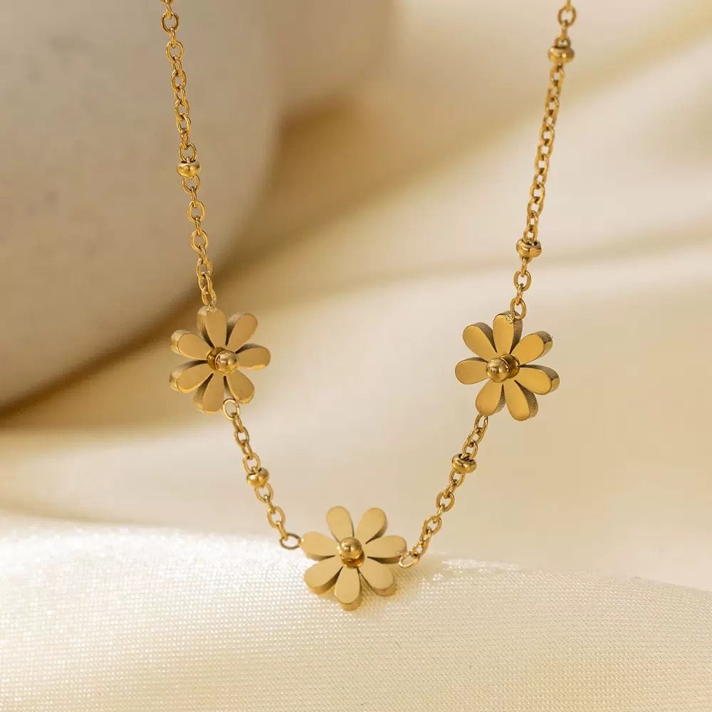 Fia Necklace