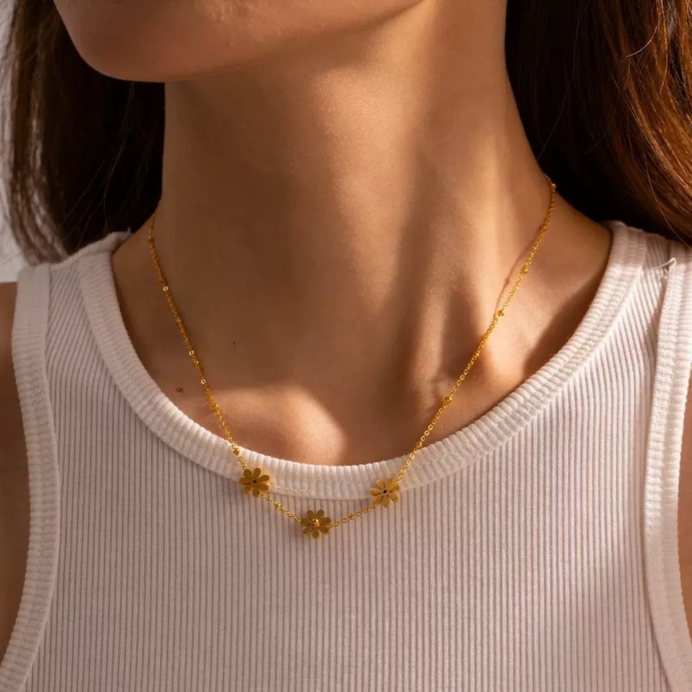 Fia Necklace
